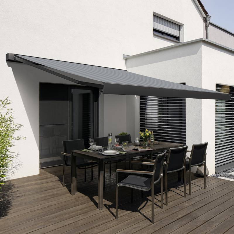 WAREMA Kassettenmarkise Terrea K50 | 4x2,5 m | Stoff: grau gestreift | Gestell: Anthrazit | Bedienung: WMS Funkmotor inkl. Handsender WAREMA Kassettenmarkise Terrea K50 | 4x2,5 m | Stoff: grau gestreift | Gestell: Anthrazit | Bedienung: WMS Funkmotor inkl. Handsender von SOWERO