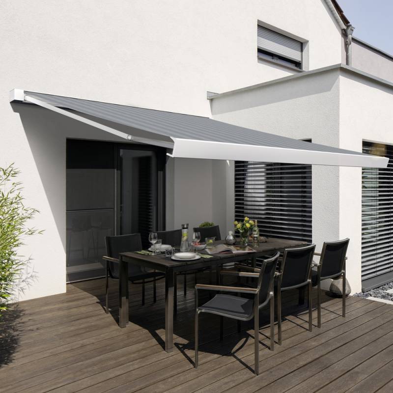 WAREMA Kassettenmarkise Terrea K50 | 5x2,5 m | Stoff: grau gestreift | Gestell: Weiß | Bedienung: WMS Funkmotor inkl. Handsender WAREMA Kassettenmarkise Terrea K50 | 5x2,5 m | Stoff: grau gestreift | Gestell: Weiß | Bedienung: WMS Funkmotor inkl. Handsender von SOWERO