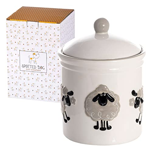 SPOTTED DOG GIFT COMPANY Keksdose Keramik mit Deckel Luftdicht - Vorratsdose, vielseitig Vorratsbehälter Aufbewahrungdose für Mehl Kaffee Tee Leckerli Zucker, Schaf Motiv Deko, Schaf Geschenk (Weiß) von SPOTTED DOG GIFT COMPANY