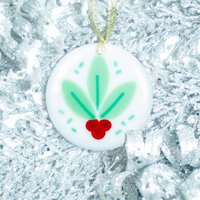 Holiday Laurel & Berries© Fusing Glas Ornament von SRWDesignStudio