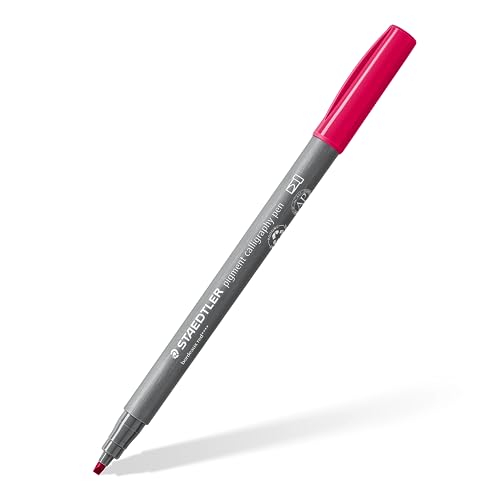 STAEDTLER Kalligraphie Fasermaler pigment Arts, bordeauxrot, 2,00 mm Kalligraphiespitze, pigmentierte Premium-Zeichentusche, wasserfest, 10 Handlettering Filzstifte im Kartonetui, 375-23 STAEDTLER Kalligraphie Fasermaler pigment Arts, bordeauxrot, 2,00 mm Kalligraphiespitze, pigmentierte Premium-Zeichentusche, wasserfest, 10 Handlettering Filzstifte im Kartonetui, 375-23 von STAEDTLER