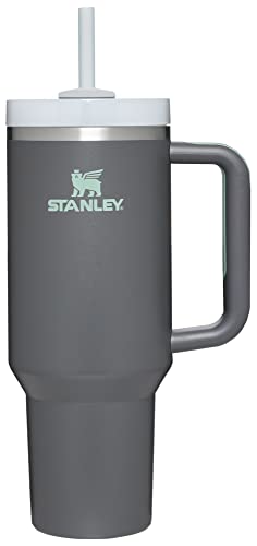 STANLEY Quencher H2.0 FlowState Edelstahl-Vakuumisolierter Becher mit Deckel und Strohhalm für Wasser, Eistee oder Kaffee, Smoothie und mehr, Holzkohle, 1,2 l STANLEY Quencher H2.0 FlowState Edelstahl-Vakuumisolierter Becher mit Deckel und Strohhalm für Wasser, Eistee oder Kaffee, Smoothie und mehr, Holzkohle, 1,2 l von STANLEY