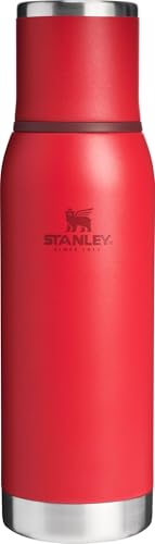Stanley Adventure-To-Go Vakuumflasche, 750 ml, breite Öffnung mit auslaufsicherem Becherdeckel, hält Getränke heiß oder kalt, verstaubar für Reisen, isolierte Edelstahl-Thermoflasche, BPA-frei, Chili von STANLEY