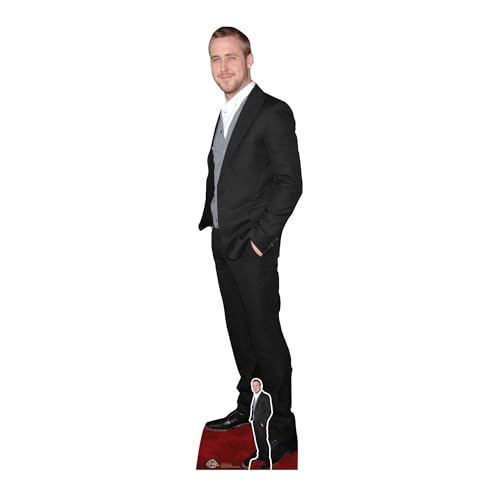 STAR CUTOUTS CS786 Ryan Gosling Black Suit Cute Smile Lifesize Pappfigur mit kostenlosem Desktop-Papp-Standee, stehend, 185 cm hoch STAR CUTOUTS CS786 Ryan Gosling Black Suit Cute Smile Lifesize Pappfigur mit kostenlosem Desktop-Papp-Standee, stehend, 185 cm hoch von STAR CUTOUTS