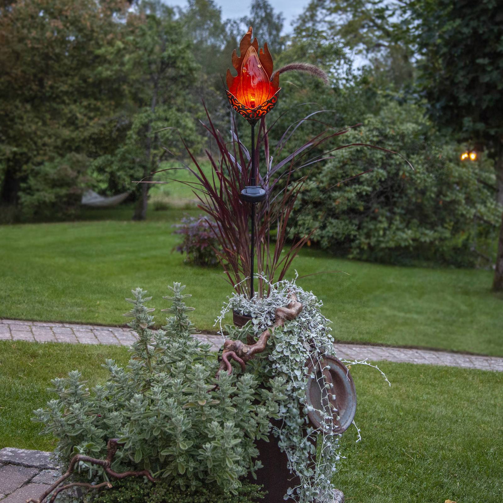 LED-Solarleuchte Melilla Flame in Flammen-Form von STAR TRADING