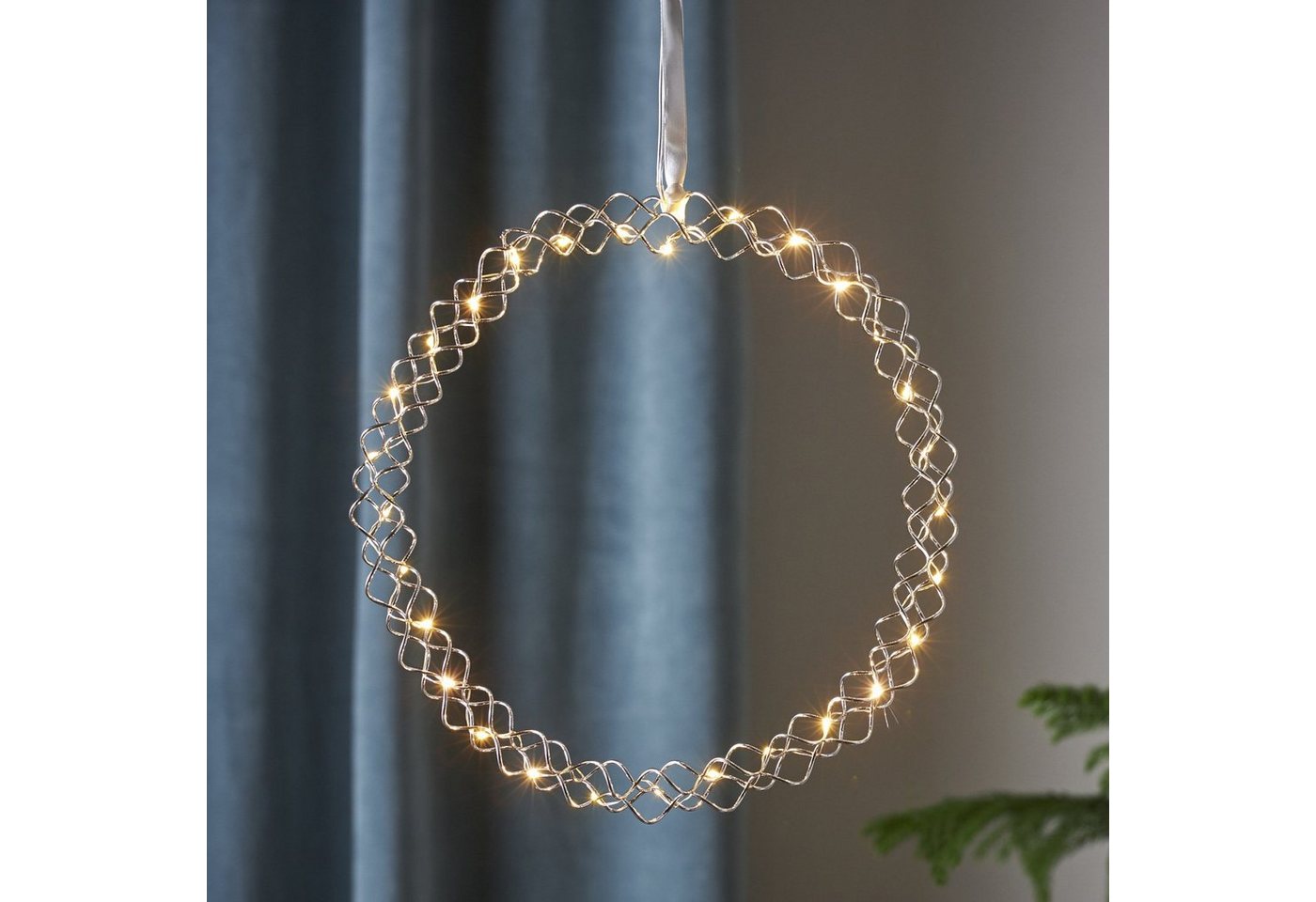 STAR TRADING Dekokranz LED Lichtkranz Fenster Türschmuck Wandkranz 30LED silber D: 30cm Innen STAR TRADING Dekokranz LED Lichtkranz Fenster Türschmuck Wandkranz 30LED silber D: 30cm Innen von STAR TRADING