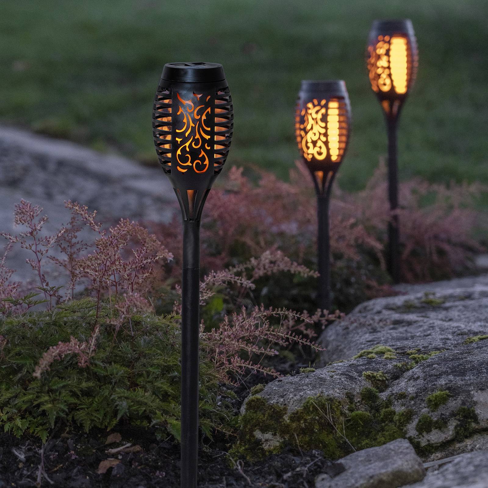 LED-Solarleuchte Flame Mini im 3er-Set LED-Solarleuchte Flame Mini im 3er-Set von STAR TRADING