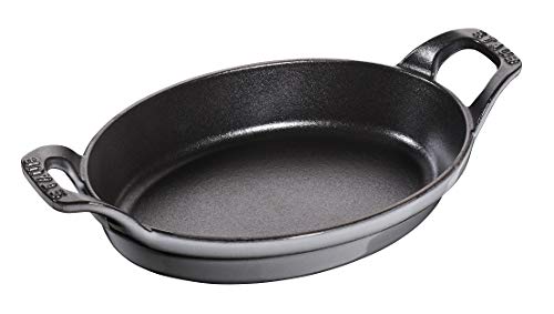 STAUB Ofenform/Servierplatte/Auflaufform, oval mit 2 Griffen, 21 cm, 0,7 L, Gusseisen, Für alle Herdarten inkl. Induktion & Backofen, stapelbar, Graphitgrau STAUB Ofenform/Servierplatte/Auflaufform, oval mit 2 Griffen, 21 cm, 0,7 L, Gusseisen, Für alle Herdarten inkl. Induktion & Backofen, stapelbar, Graphitgrau von STAUB