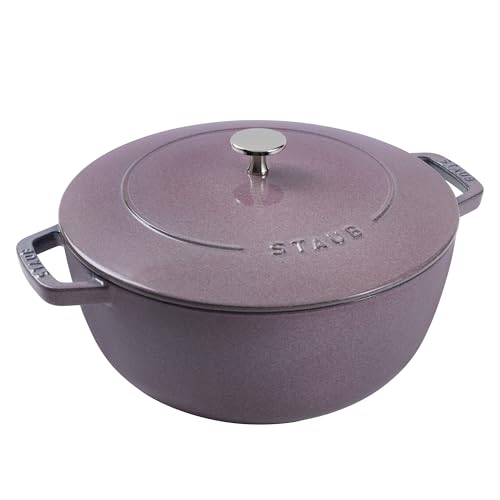 Staub Essential French Oven Dutch Oven aus Gusseisen, 5 l, für 5–6 Personen, hergestellt in Frankreich, Flieder Staub Essential French Oven Dutch Oven aus Gusseisen, 5 l, für 5–6 Personen, hergestellt in Frankreich, Flieder von STAUB
