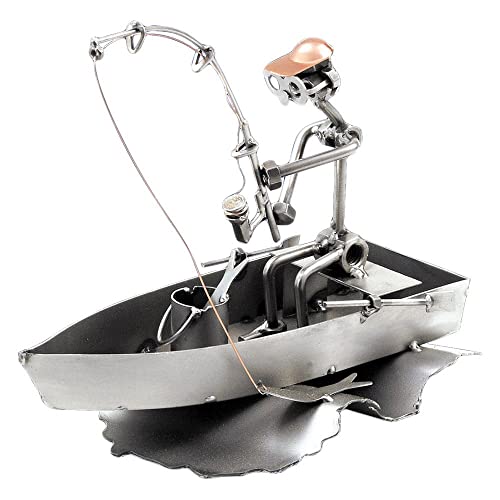 STEEMO Schraubenmännchen Angler Angeln Boot Geschenk Metall-Deko Figur, Stahl, grau 26x17x17 cm von STEEMO