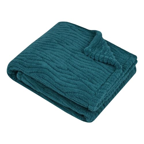 STOF - Kuscheldecke – Größe 130 x 160 cm – 100% Polyester – Farbe Petrol – Modell Columbia – Decke – weich warm, flauschig strukturiert, einfarbig von STOF