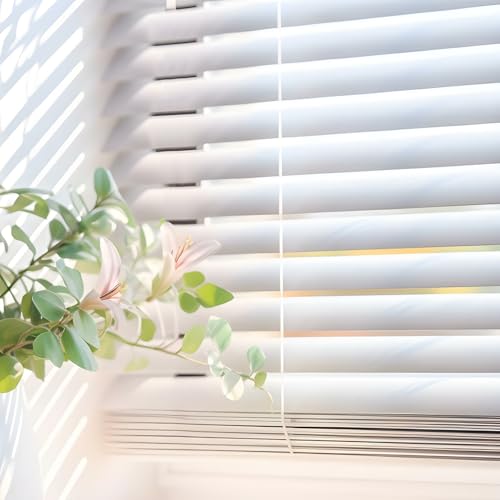 PVC/Kunststoff-Jalousie für Fenster mit selbstsichernder Schnur, verdeckten Halterungen und einfacher Wand- oder Deckenmontage. Jalousien und Rollos STORESDECO PVC Weiß 75x250 cm (BxH) von STORESDECO