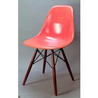 70Er Jahre Herman Miller Stuhl Mit Massivholzbeinen von STUDIOAXIS