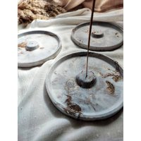 Räucherstäbchenhalter Aus Beton Farbverlauf Weiß Grau Bronze Halter Für Räucherstäbchen Räucherstäbchenhalter Aus Beton Farbverlauf Weiß Grau Bronze Halter Für Räucherstäbchen von STUDIOViluMay