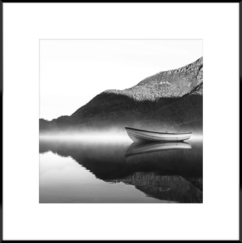 STYLER Gerahmtes Bild Calm 50 x 50 cm | Artbox | Wandbild mit schwarzem Rahmen | See Boot Natur Landschaft Ruhe quadratisch groß | Schwarzweiß Schwarz Weiß | Wohnzimmer Schlafzimmer Küche STYLER Gerahmtes Bild Calm 50 x 50 cm | Artbox | Wandbild mit schwarzem Rahmen | See Boot Natur Landschaft Ruhe quadratisch groß | Schwarzweiß Schwarz Weiß | Wohnzimmer Schlafzimmer Küche von STYLER
