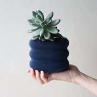 Eleganter Blauer 3D-Gedruckter Dekorativer Pflanzer Mit Linienmuster | Moderne Blumentopf Für Stilvolle Wohnkultur Einzigartiger Moderner von SUCCUC