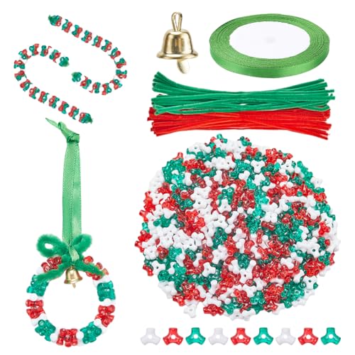 SUNNYCLUE 1570 Stück Weihnachtsperlen Ornament Set Glockenanhänger Pfeifenreiniger Dreiteilige Acrylperlen Weihnachtskranz Zuckerstange Rot Grüne Abstandsperlen Zum Aufhängen Am Weihnachtsbaum Basteln von SUNNYCLUE