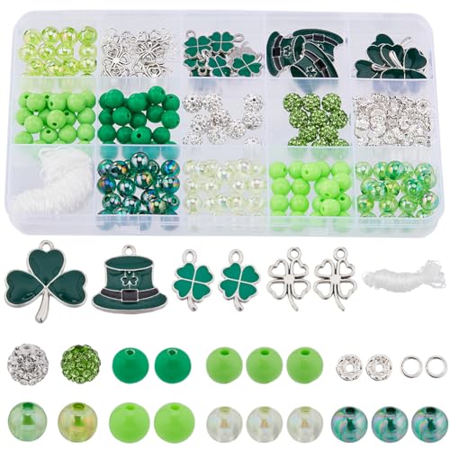SUNNYCLUE 259 Stück St. Patrick Day Charms 8 mm Grüne Perlen Perlen Sets Emaille Vierblättriges Kleeblatt Irisches Kleeblatt Undurchsichtig Transparent Acrylperlen Elastischer Kristallfaden Für Schmuc von SUNNYCLUE