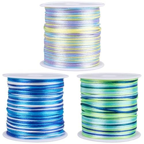 SUNNYCLUE 3 Rolle 3 Farben 150 Yards/137 m 1mm Nylon Schnur Zum Auffädeln von Schmuck Perlenschnur Blau Grün Gelb Satin Rattail Makramee Besatz Strickseilfaden Für Die Herstellung von Freundschaftsar von SUNNYCLUE