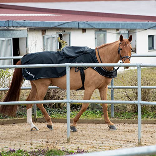 SUNRIDE wasserdichte Ausreitdecke für Pferde “Derby” - reflektierende Streifen - Fleece an der Innenseite - extra Regenschutz für den Sattel (165 cm) von SUNRIDE