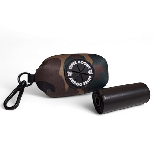 Hundekotbeutel-Spender - Hunde kotbeutel-Halter mit Karabiner - Multifunktionale Hundeleinentasche mit Lustigen Designs - Inklusive einer Rolle von Beuteln Abbaubar (Camuflaje) von SUPER DOGGY