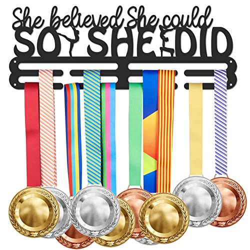 SUPERDANT Schwebebalken Medaillenständer Für Gymnastik She Believed She Could So She Did Medaillenhalter Eisen Wandhaken Trophäen Display Für 40 45 Medaille von SUPERDANT