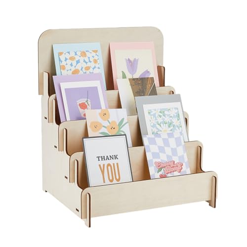 SUPERFINDINGS 4 Stöckiger Präsentationsständer Aus Holz Für Grußkarten Aufkleber Verkäufer Postkarten Organizer Einzelhandels Präsentationsständer Mehrzweck Broschürenhalter 26.5x28cm SUPERFINDINGS 4 Stöckiger Präsentationsständer Aus Holz Für Grußkarten Aufkleber Verkäufer Postkarten Organizer Einzelhandels Präsentationsständer Mehrzweck Broschürenhalter 26.5x28cm von SUPERFINDINGS