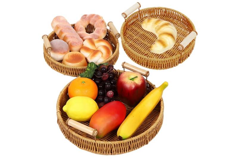 SURFOU Dekotablett Geflochtenes Serviertablett 3er Set – Runder Korb mit Griffen (Handgeflochtene Servierkörbe mit Holzgriffen - 3 verschiedene Größen (S/M/L)Ø22cm, 24,5cm, 27,5cm, 3 St., dekorativ & vielseitig nutzbar für Obst, Brot & Snacks), langlebig, pflegeleicht, stabil und stilvoll von SURFOU