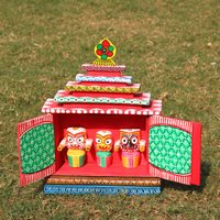 Jagannath Baladev, Subhadra, Krishna Spiritueller Holzstempel Altar/Handgefertigter Mandir Neem Holz-Idol Handbemalter Tempel Puri Sutalicrafts von SUTALICRAFTS