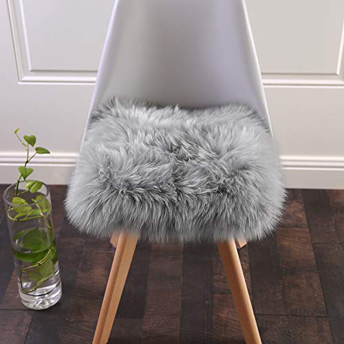 SUXUMHAO Stuhlbezug aus Kunstfell, Schaffell, Sitzkissen, superweich, für Wohnzimmer, Schlafzimmer, Sofa, Grau, 0,5 m x 0,5 m SUXUMHAO Stuhlbezug aus Kunstfell, Schaffell, Sitzkissen, superweich, für Wohnzimmer, Schlafzimmer, Sofa, Grau, 0,5 m x 0,5 m von SUXUMHAO