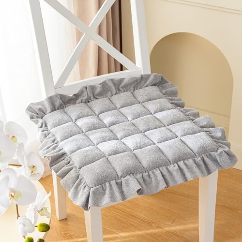 SUXUMHAO Weiches, flauschiges Plüsch-Stuhlkissen für Esszimmer, Küche, Bürostühle, rutschfest, flauschig, getuftet, gerüscht, Stuhlkissen mit Bändern, Grau, 45,7 x 45,7 cm SUXUMHAO Weiches, flauschiges Plüsch-Stuhlkissen für Esszimmer, Küche, Bürostühle, rutschfest, flauschig, getuftet, gerüscht, Stuhlkissen mit Bändern, Grau, 45,7 x 45,7 cm von SUXUMHAO