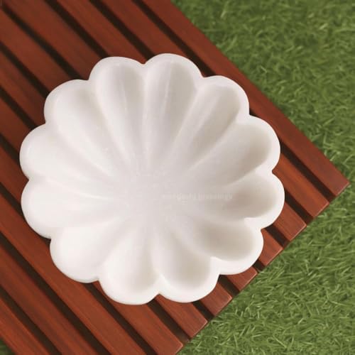 Handgefertigte große dekorative Schüssel aus Marmor, weiße dekorative Schalen für Heimdekoration, Rüschenschüssel, gewellte Schüssel, geriffelte Schüssel, Schlüssel-/Obstschale, Ringschale, 7in von SWADESHI BLESSINGS