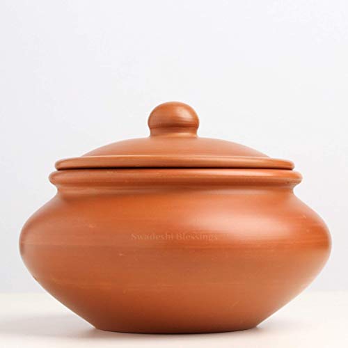 Swadeshi Blessings Handmade Exclusive Range Unglazed Earthen Dahi Handi/Curd Pot/Mitti Handi/Clay Pot with Lid, Also for Serving (with Natural White Firing Shade) (Red, Traditional-1.3 litres) von SWADESHI BLESSINGS