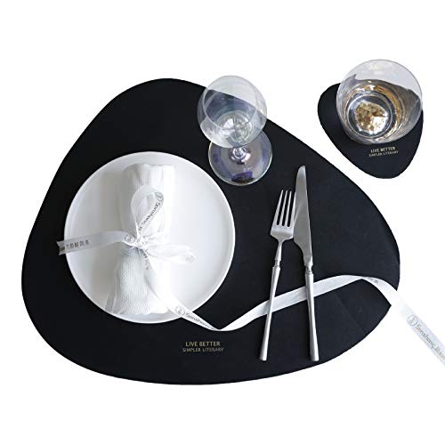 SWECOMZE Platzsets mit Untersetzer PU Kunstleder Tischsets Abwischbare Wasserdicht rutschfest Platzdecken 45x30cm für Hause Küche Restaurant und Hotel (Schwarz mit Druck,2er Set) von SWECOMZE