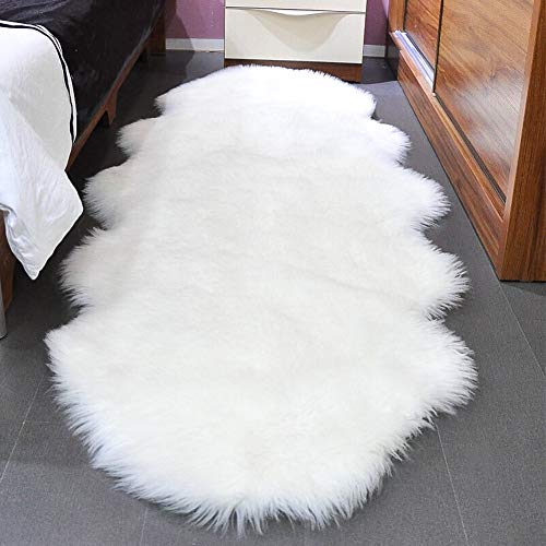SXYHKJ Faux Lammfell Schaffell Teppich Lammfellimitat Teppich Longhair Fell Optik Nachahmung Wolle Bettvorleger Sofa Matte (60 x 160 cm, Weiß) von SXYHKJ