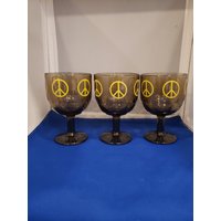 Vintage Glas Peace Zeichen Trink Oder Dessert Kelche 3Er Set, Braun Mit Gelbem von SaLuTreasuresCanada