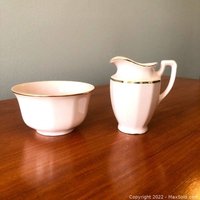 Vintage Hellrosa Mit Goldbesatz China Milchkännchen Und Zuckerdose Made in Czechoslovakia von SaLuTreasuresCanada