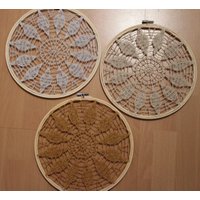 Gehäkeltes Wandbild in Verschiedenen Farben von SabinesStrickwaren