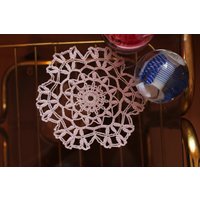 Zierdeckchen, Gehäkelt, Zart Fliederfarben, Durchmesser Ca. 15cm, Neuware von SabinesStrickwaren