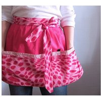 Cafe Schürze, Hüftschürze, Halbschürze Mit Taschen - Pebbles Flintstone Fuchsia Und Pink von SableEtMer