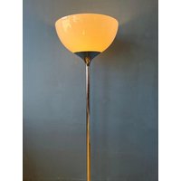 Mid Century Space Age Stehlampe Design Harvey Guzzini . Original Aus Den 60 Ern von Sabrettini