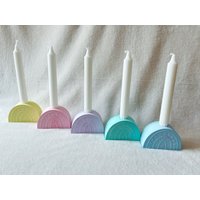 Kerzenhalter Regenbogen Design | Kerzenständer Deko Geburtstag Einschulung Kerzengeschenk Stabkerzenhalter von SabrinasCreativeArt