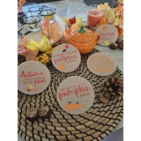 Handgefertigte Herbst-Untersetzer Mit Sprüchen Oder Personalisierten Initialen - Perfekt Für Deine Herbstdeko von SabrinasHerzstuecke