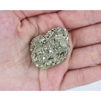 Pyrit-Cluster, Glänzender Funkelnder Pyrit, Kristalle Für Wohlstand, Erfolg, Pyrit Pyrit-Cluster, Glänzender Funkelnder Pyrit, Kristalle Für Wohlstand, Erfolg, Pyrit von SacredValleyCrystals