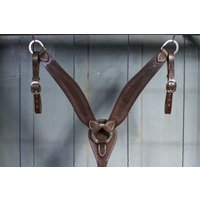 Brusthalsband Für Ein Pferd Mit Westernsattel von SpurnySaddlery