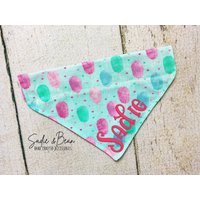 Candy Dog Bandana, Bestickt, Rosa, Niedlich, Personalisiert, Baumwolle Candy, Monogramm Hundetuch, Hunde Bandana, Katzen Karneval von SadieAndBeanBoutique