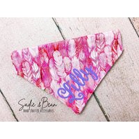 Federn Hundehalstuch, Bestickt, Shabby Chic, Boho, Monogramm Bandana, Katzenhalstuch, Halsband, Custom, Mädchen von SadieAndBeanBoutique