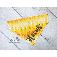 Halloween Hundehalstuch, Bestickt, Candy Corn, Herbst, Slime, Monogramm Bandana, Candy, Personalisiert, Over The Collar von SadieAndBeanBoutique