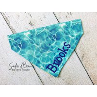 Hundehalstuch, Sommer, Bestickt, Personalisiert, Schwimmen, Strand, Monogramm Bandana, Katzenhalstuch, Halsband, Individuell von SadieAndBeanBoutique