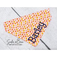 Kürbis Hundehalstuch, Halloween Bandana, Herbst Bestickt, Kürbisse, Monogramm Personalisiert, Über Dem Halsband von SadieAndBeanBoutique